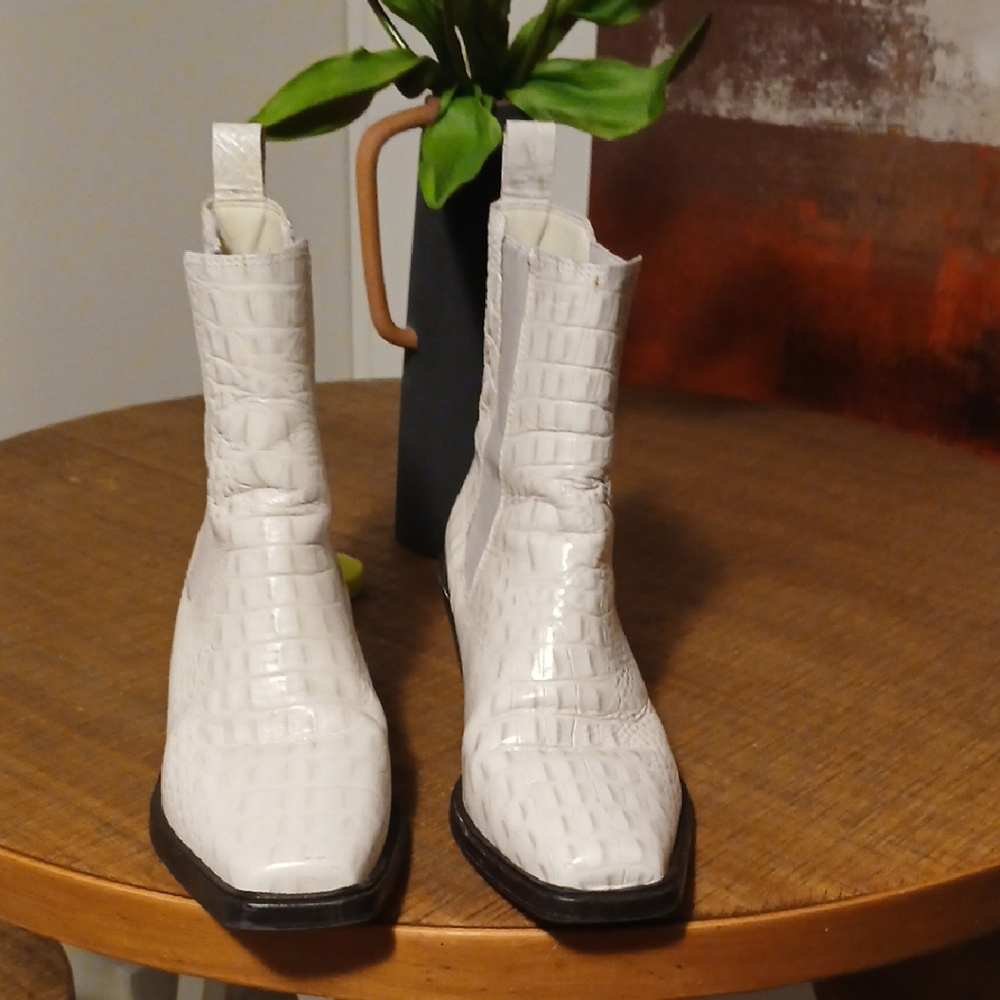 Coconuts by Matisse White Croc-Embossed Ankle Boots